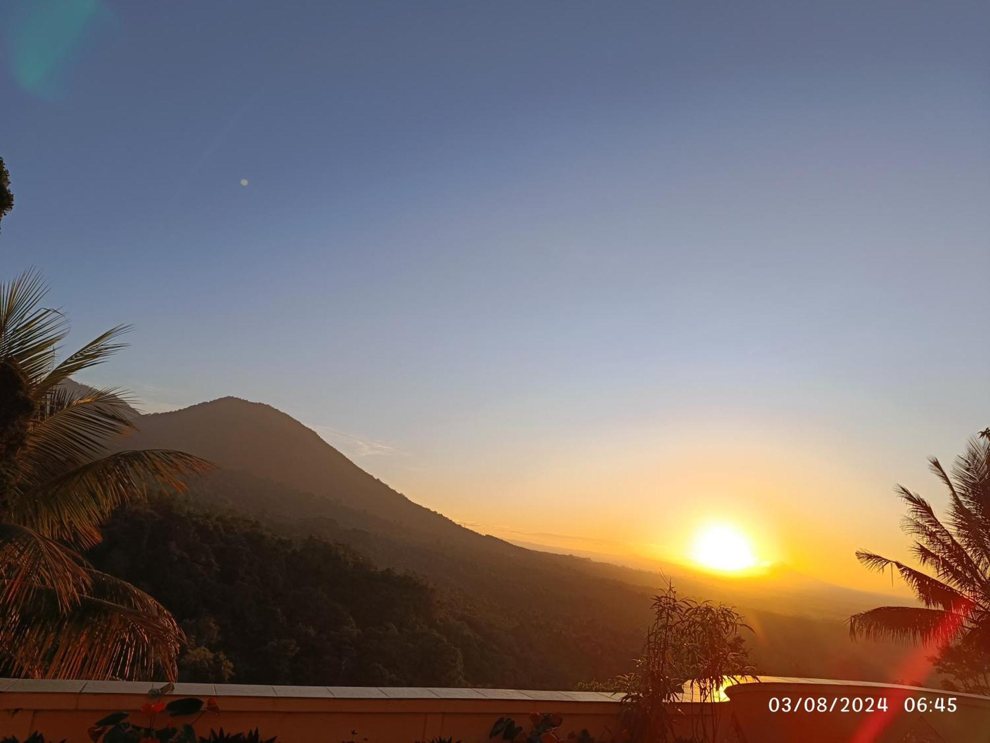 Dwan Tea Mountain Side Bed and Breakfast Jatiluwih Buitenkant foto